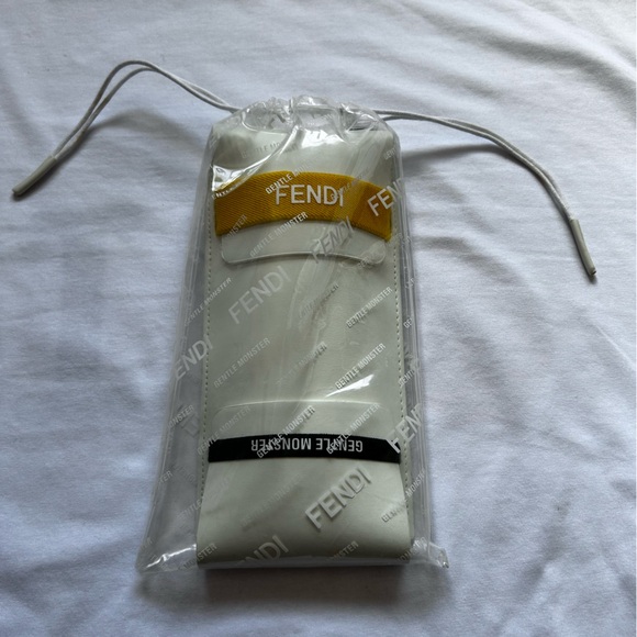 Fendi - Gentle- Black - Sunglasses - Fendi Eyewear FEDEX DELIVERY AVAILABLE - Picture 5 of 5